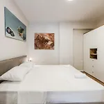 Stylish In Lungomare With Sea View By Pikhost דירה *