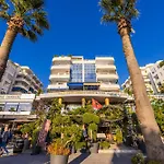Stylish In Lungomare With Sea View By Pikhost דירה